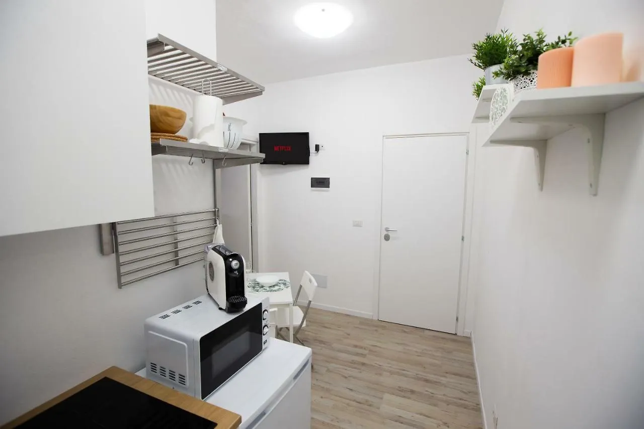 Apartment via Treviso 6 Milano